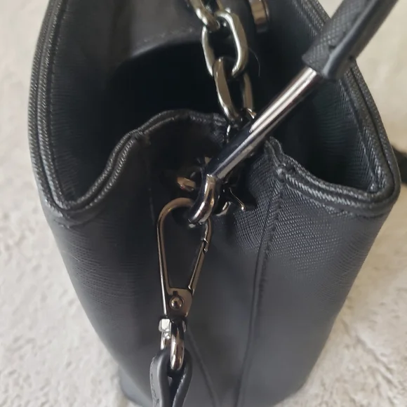 GUESS bag - Picture 8 of 9